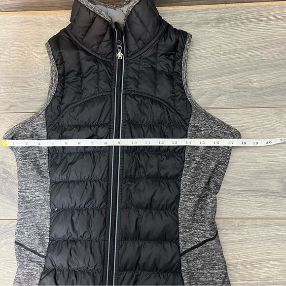 Lululemon Run: Turn Around Vest In Black / Gray size 6 - Picture 9 of 10